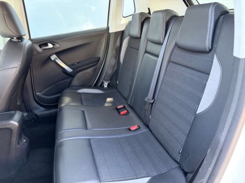Peugeot 2008 1.6 2008 Allure e-HDi Semi-Auto 5dr 44