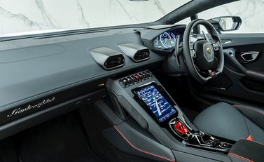 Lamborghini Huracan LP640-4 EVO 12