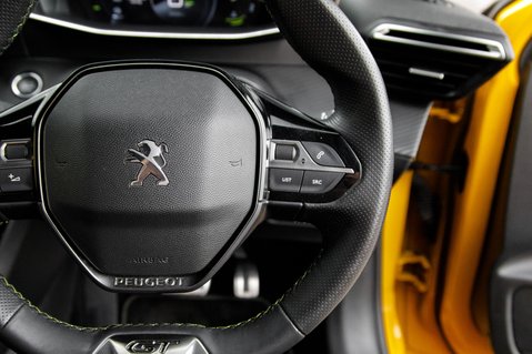 Peugeot 208 GT PREMIUM 21