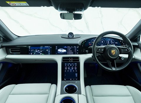 Porsche Taycan 4S 16