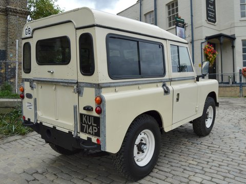 Land Rover 88 Series III SUV 15