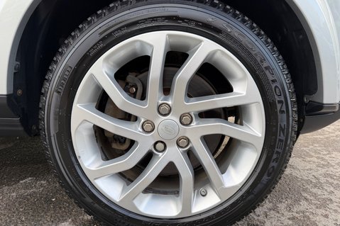 Land Rover Discovery SDV6 LANDMARK - ONE OWNER - 10 SERVICED INC CAMBELT 82
