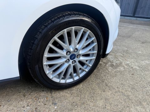 Ford Focus 1.0T EcoBoost Zetec Hatchback 5dr Petrol Manual Euro 5 (s/s) (125 ps) 17