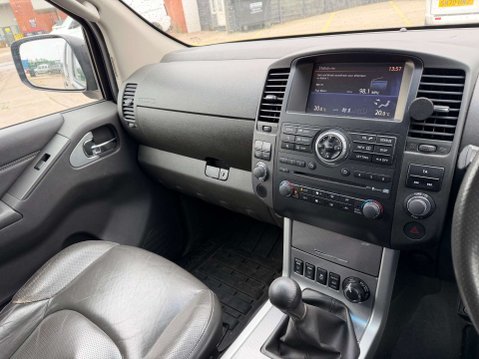 Nissan Navara 2.5 Navara Tekna dCi 4WD 5dr - NATIONAL DELIVERY* 17