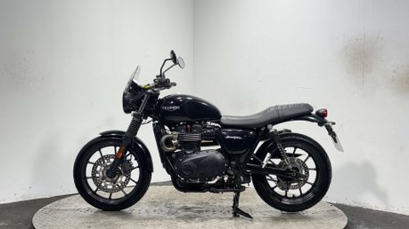 Triumph Street 900 2016 ONLY 14K MOT SPORTS EXHAUST WARRANTY 900CC 4