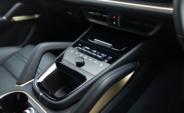 Porsche Cayenne TURBO E-HYBRID COUPE WITH GT PACKAGE 26