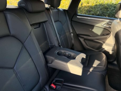 Porsche Macan 2.0 Macan Semi-Auto 4WD 5dr 52