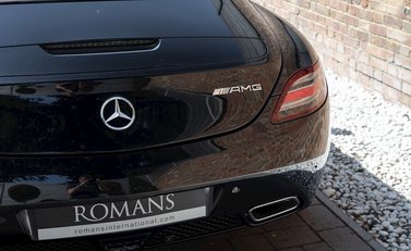 Mercedes-Benz SLS AMG Roadster 22
