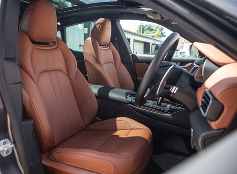 Maserati Levante S GranSport 12