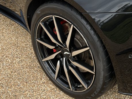Aston Martin DB11 V8 33