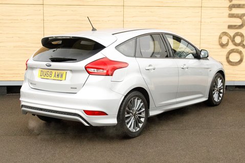 Ford Focus ST-LINE 2