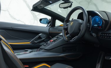 Lamborghini Aventador S LP 740-4 ROADSTER 16