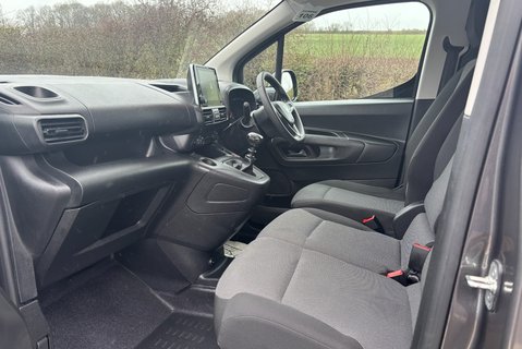 Vauxhall Combo L2H1 2300 100ps Pro Panel Van - Sat Nav / Rear Camera 17