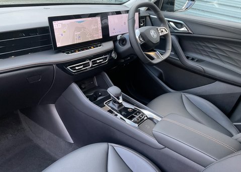 MG HS 1.5 T-GDI HYBRID+ TROPHY 15