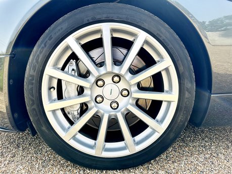 Aston Martin Vanquish V12 S 34