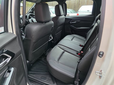 Isuzu D-Max V-CROSS DCB AUTO 16