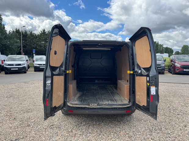 Ford Transit Custom SWB L1H1 Low Roof Limited 280 Air Con Alloys Senso 8