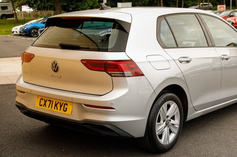 Volkswagen Golf LIFE TSI 8