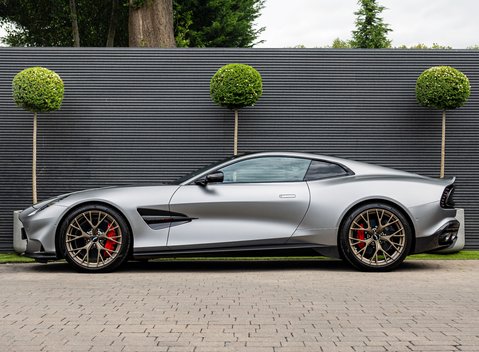 Aston Martin Vanquish V12 3