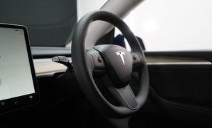 Tesla Model Y LONG RANGE AWD Comfort Suspension 20" Induction Alloys GROK AI 1 Owner VATQ 23