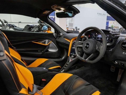 McLaren 750 4.0T V8 Coupe 2dr Petrol SSG Euro 6 (s/s) (750 ps) 6