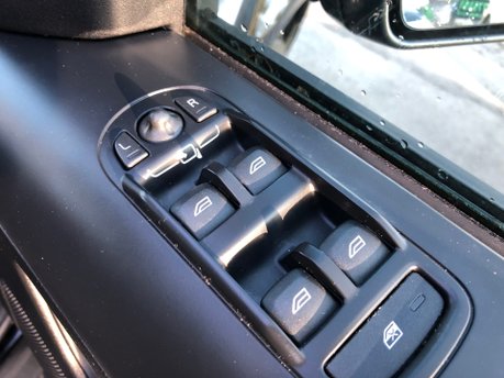 Land Rover Freelander SD4 HSE automatic diesel 89,000m, NAV, heated seats, leather, DAB 24