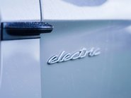 Porsche Taycan Performance Plus 93.4kWh 23