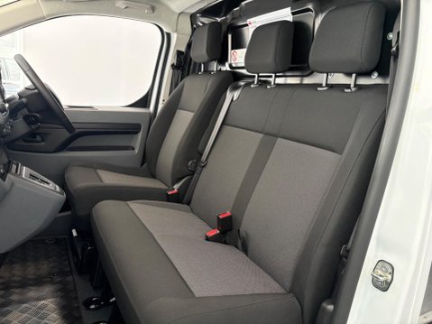 Vauxhall Vivaro 3100 75kWh Dynamic Auto L2 H1 6dr (7.4kW Charger) 15