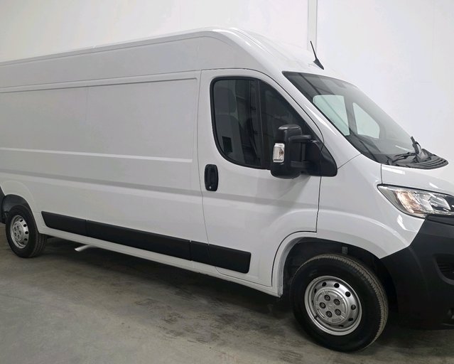 Vauxhall Movano Vauxhall Movano 3500 L3 Diesel FWD 2.2 Turbo D 140ps H2 Dynamic Van