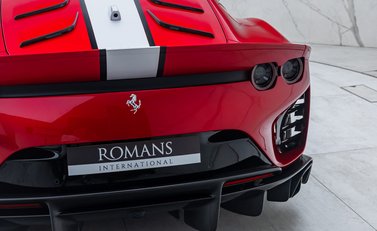 Ferrari 812 Competizione 32