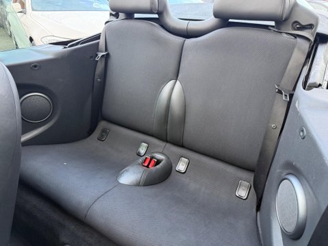 Mini Convertible 1.6 Cooper Euro 3 2dr 21