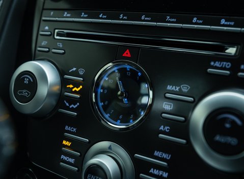 Aston Martin DBS V12 22