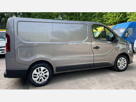 Renault Trafic 1.6 dCi 27 Sport Nav Panel Van 5dr Diesel Manual SWB Standard Roof Euro 6 ( 8