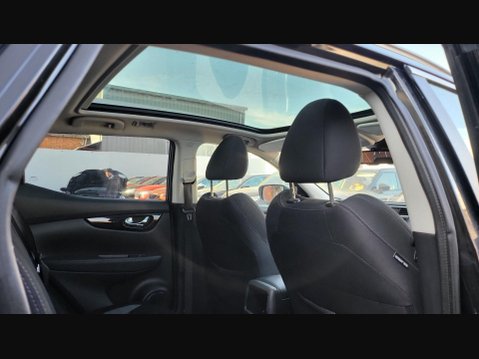 Nissan Qashqai DIG-T N-CONNECTA 23