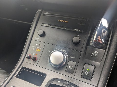 Lexus CT 200H F SPORT 27