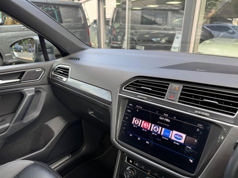 Volkswagen Tiguan R-LINE TECH TSI 4MOTION DSG 18