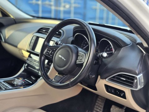 2015 Jaguar XE thumbnail 22