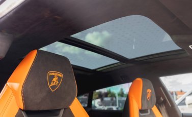 Lamborghini Urus Pearl Capsule 14