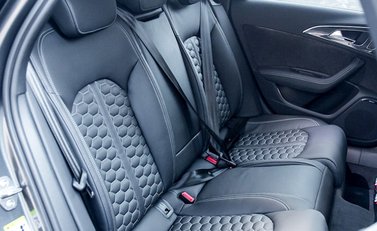 Audi RS6 Avant Performance 13