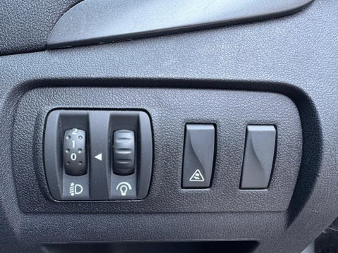 Renault Scenic 1.6 VVT Dynamique TomTom Euro 5 5dr 21