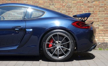 Porsche Cayman GT4 20
