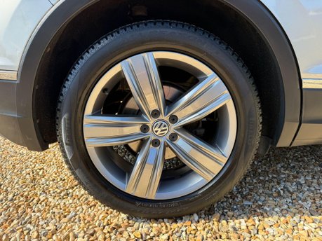 Volkswagen Tiguan 2.0 TDI SEL DSG 4Motion Euro 6 (s/s) 5dr 16