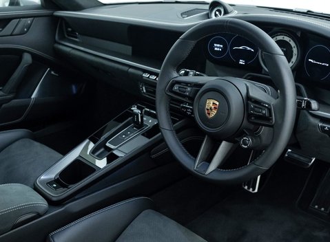 Porsche 911 Carrera GTS (992) 8