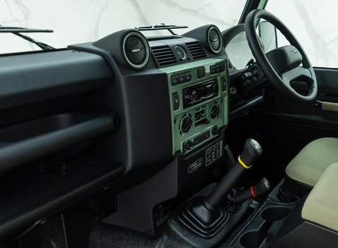 Land Rover Defender 110 HERITAGE 22