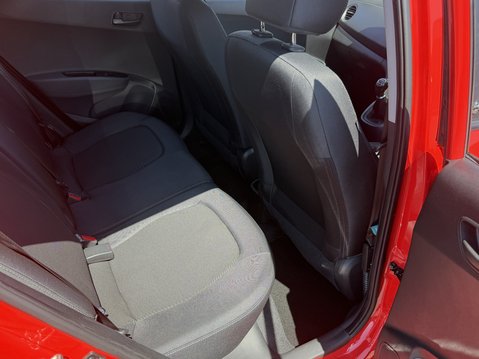 Hyundai i10 1.0 Play 5dr 35