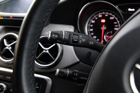 Mercedes-Benz GLA Class GLA 180 URBAN EDITION 17