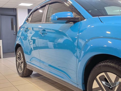 Hyundai KONA 64kWh Premium Auto 5dr (10.5kW Charger) 72