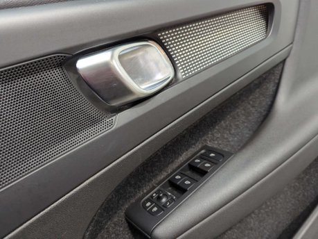 Volvo XC40 1.5 XC40 R-Design T5 Recharge Auto 5dr 81