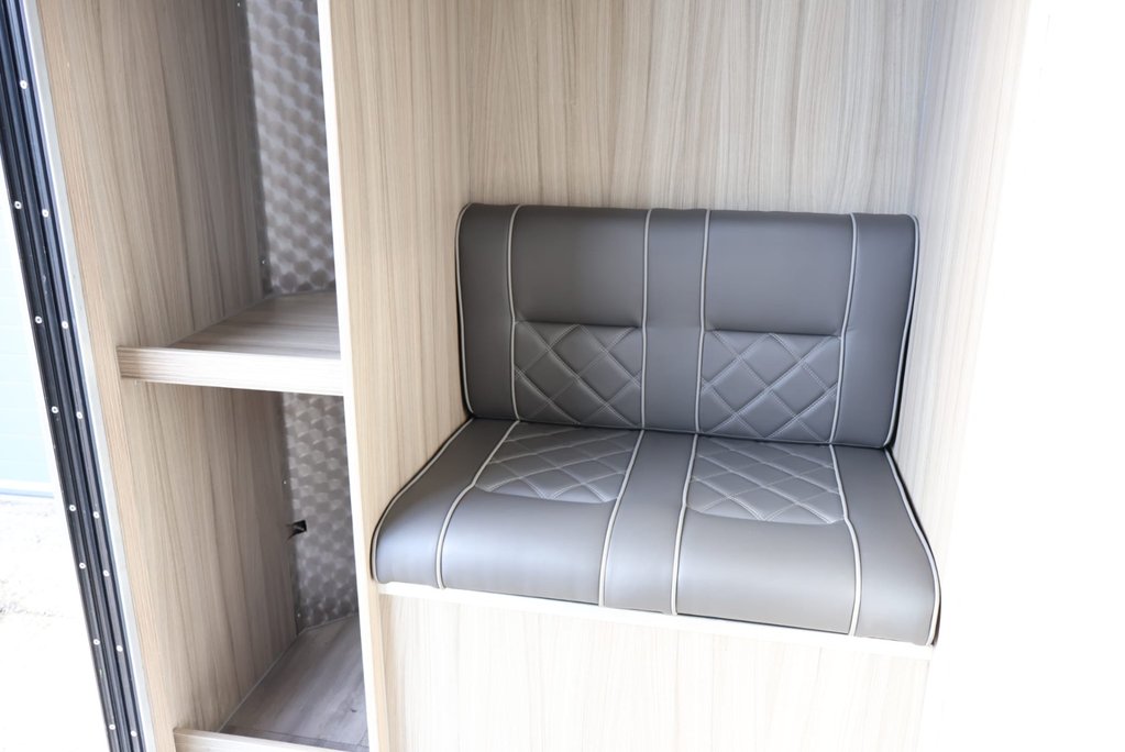 Renault Master 3.5 ton Coach Built Freddie Gover Horsebox with uprated suspension alloys  51