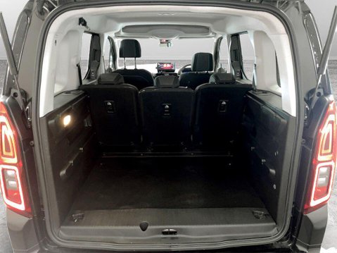 Vauxhall Combo Life 52kWh Ultimate MPV 5dr Electric Auto (7.4kW Charger) (136 ps) Cruise Contr 21